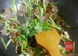 香芹炒牛肉的做法图解13