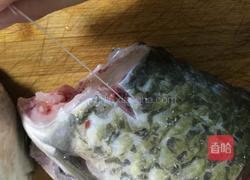 豆腐炖鱼的做法图解1