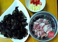 木耳炒肉片的做法图解2