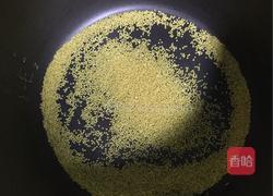 小米牛奶蛋花粥的做法图解1