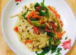 豆腐皮炒辣椒的做法图解9