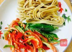 豆腐皮炒辣椒的做法图解2