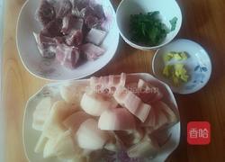 排骨炖莲藕汤的做法图解1