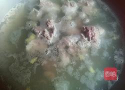 排骨炖莲藕汤的做法图解2