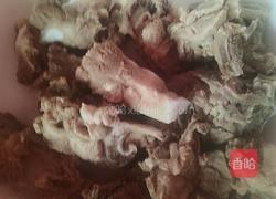 排骨炖莲藕汤的做法图解3