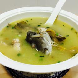 浓稠奶白海鱼汤