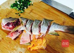 浓稠奶白海鱼汤的做法图解2