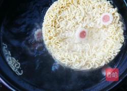秘制砂锅方便面的做法图解4