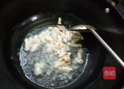 芹菜炒肉丁的做法图解2