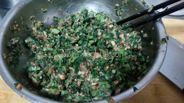 加入盐调味后搅拌均匀备用