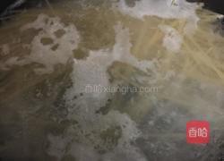 虾仁牛油果奶酱意面的做法图解2