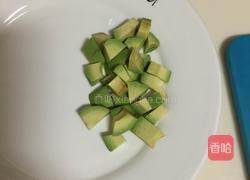 虾仁牛油果奶酱意面的做法图解4