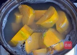 南瓜绿豆百合汤的做法图解4