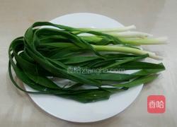 蒜苗炒小河虾的做法图解2