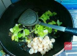 青笋木耳炒虾仁的做法图解5