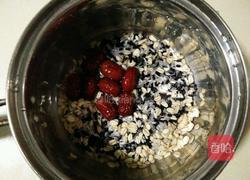 黑米糯米圆红枣粥的做法图解2