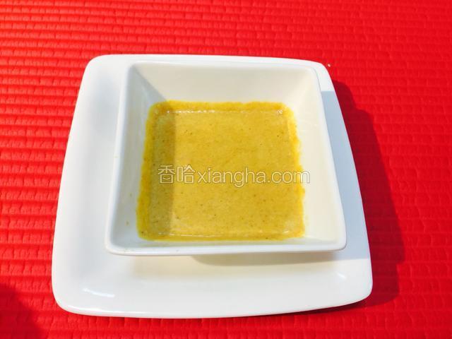 倒出来是这种颜色，要注意的是不要马上食用，因为刚刚做好的酱洋葱味太冲，会给嘴巴留下异味