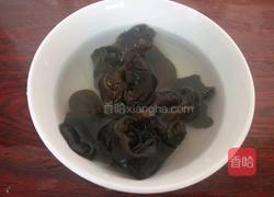 洋葱木耳炒鸡蛋的做法图解3