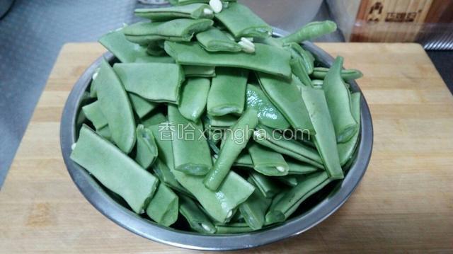 扁豆洗净折断