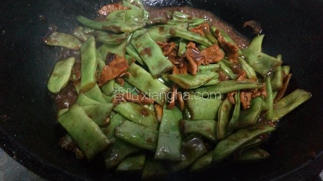 焖到没有汤了加入鸡精关火