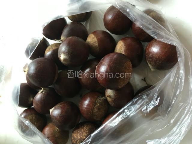 油栗壳薄，比板栗清甜一点，所以我挑了油栗