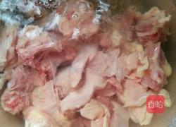 土豆烧鸡块的做法图解1