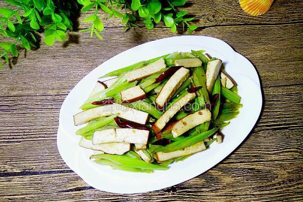 芹菜炒熏干