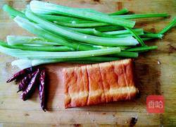 芹菜炒熏干的做法图解1