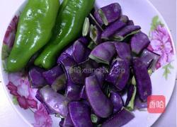 扁豆爆青椒的做法图解1