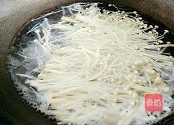 菌菇海鲜火锅鸡蛋面的做法图解5