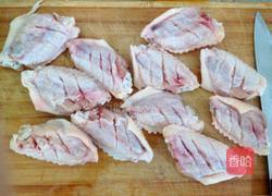 咸蛋黄鸡翅的做法图解1