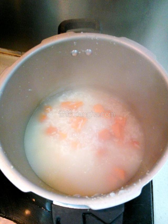 中火烧20分钟，这时汤泛白浊