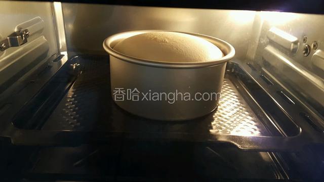 放入烤箱，上下过150烤制35分钟就好了！