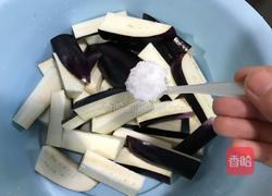 香辣肉末茄子煲的做法图解2
