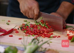 CCTV7食尚大转盘椒盐煎鱼的做法图解1