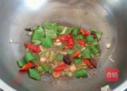 双椒炒花菜的做法图解3