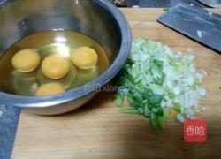 大葱摊鸡蛋的做法图解1