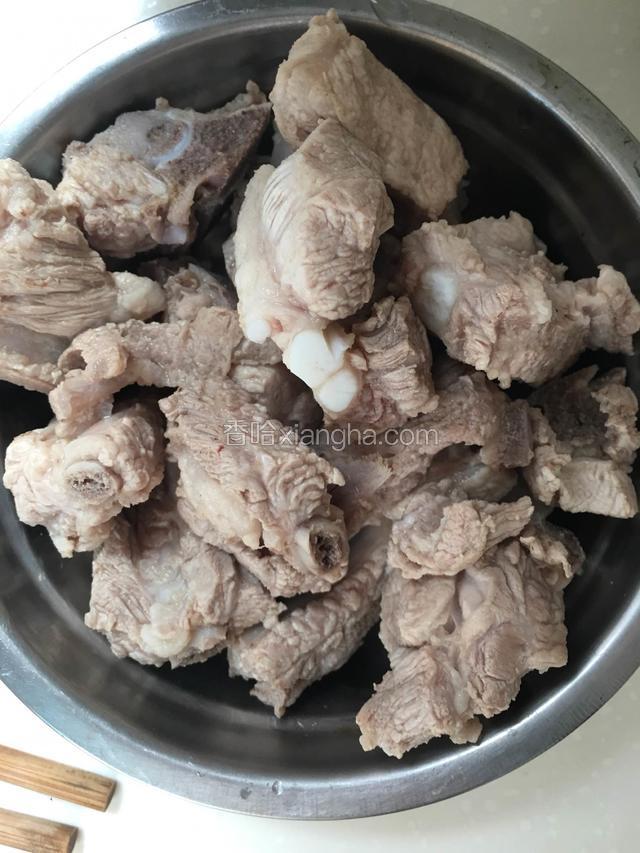 煮好后用冷水洗一边备用