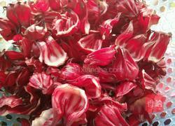 冰糖渍洛神花的做法图解3