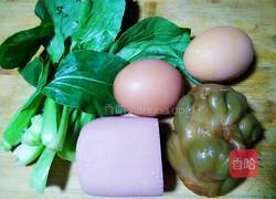 榨菜火腿炒鸡蛋的做法图解1