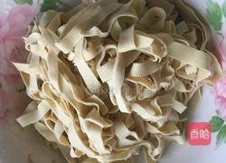 青椒拌干丝的做法图解1