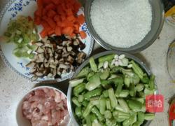 香菇豆角肉丁塌锅的做法图解1