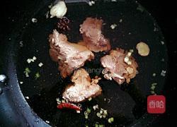 清炖脊骨酸菜的做法图解8