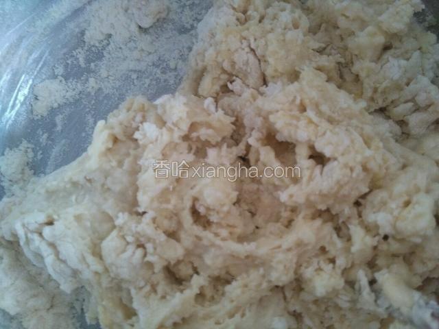 除去黄油 把其他都放入一个盆里。