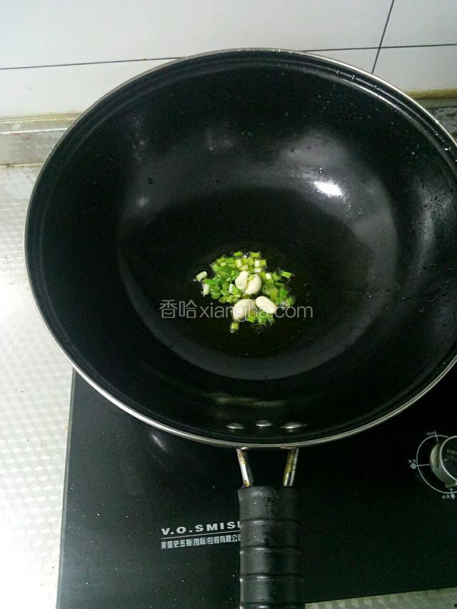 葱蒜下油锅爆香