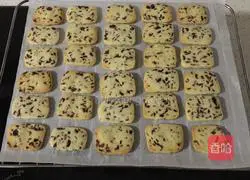 Illustration of how to make cranberry biscuits 12