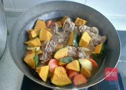 大骨头炖南瓜土豆的做法图解6