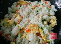 三色炒饭的做法图解7