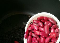 红豆黑米大米粥的做法图解2