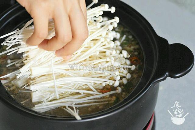 再放入金针菇